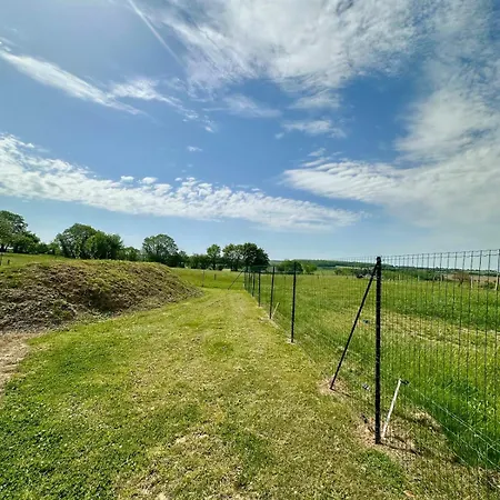 Des Hirondelles 1 Montjoie-Saint-Martin