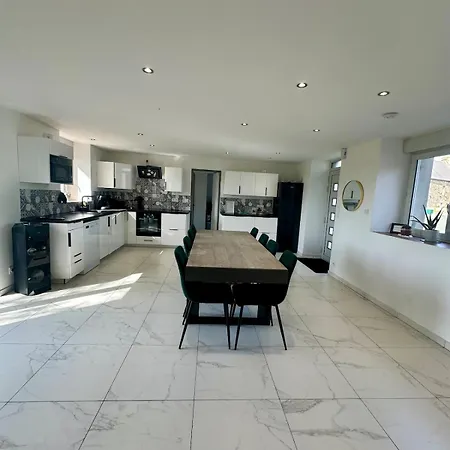 Des Hirondelles 1 Montjoie-Saint-Martin